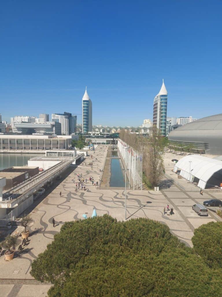 Between the Towers of S. Gabriel and S. Rafael is the Vasco da Gama Shopping Center