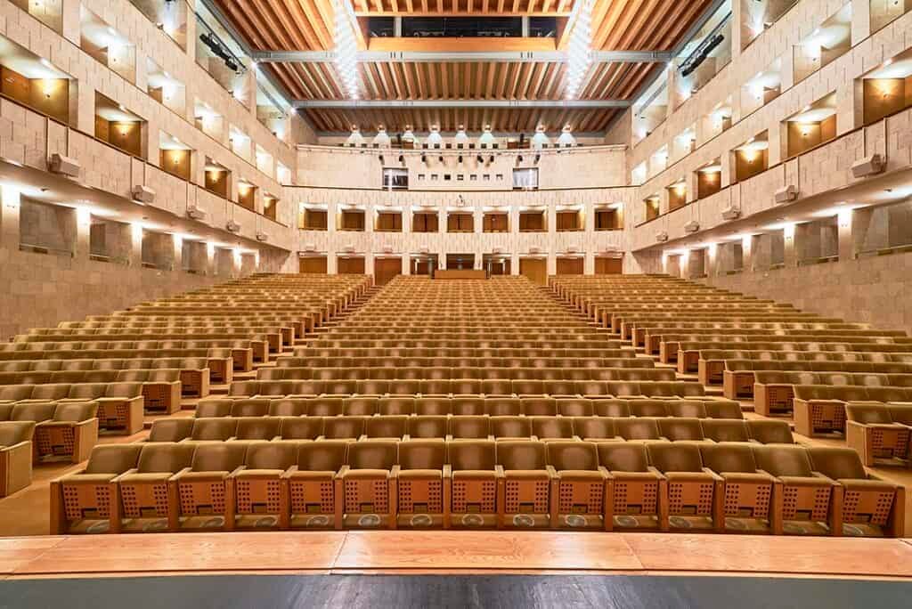 The large auditorium of the Centro de Espetáculos The large auditorium of the Entertainment Centre 