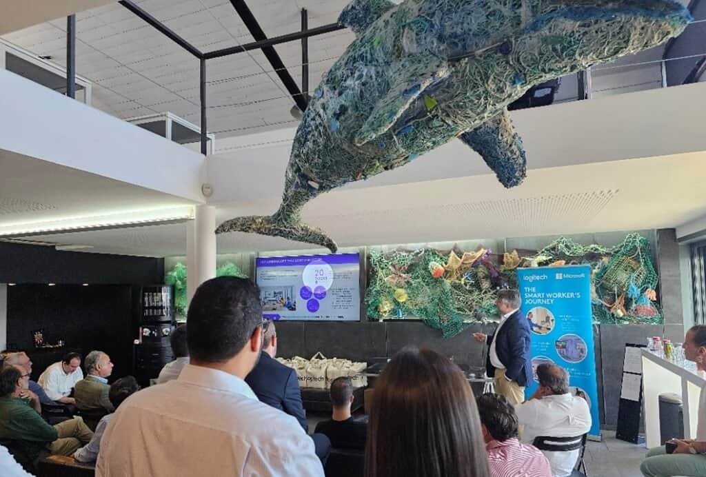 Presentación de nuevos equipos tecnológicos - Antes del paseo en barco