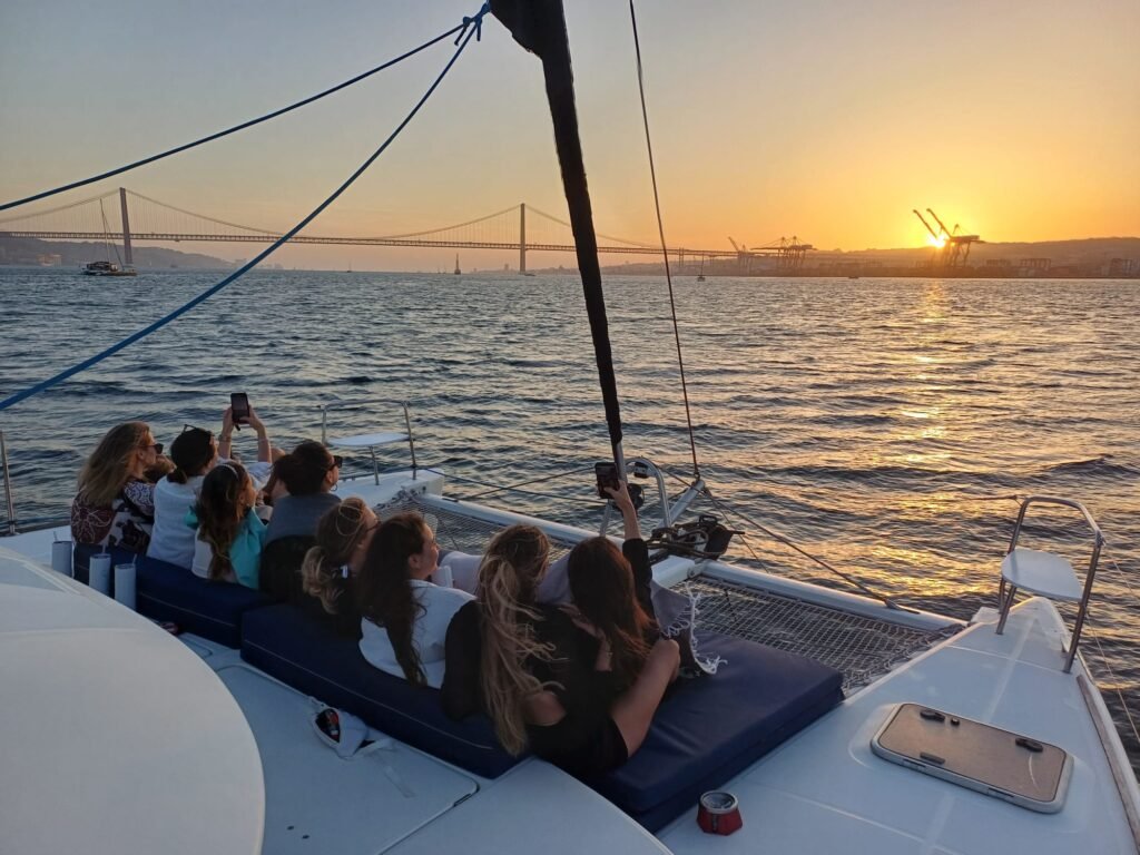 Passeio de barco entre amigas